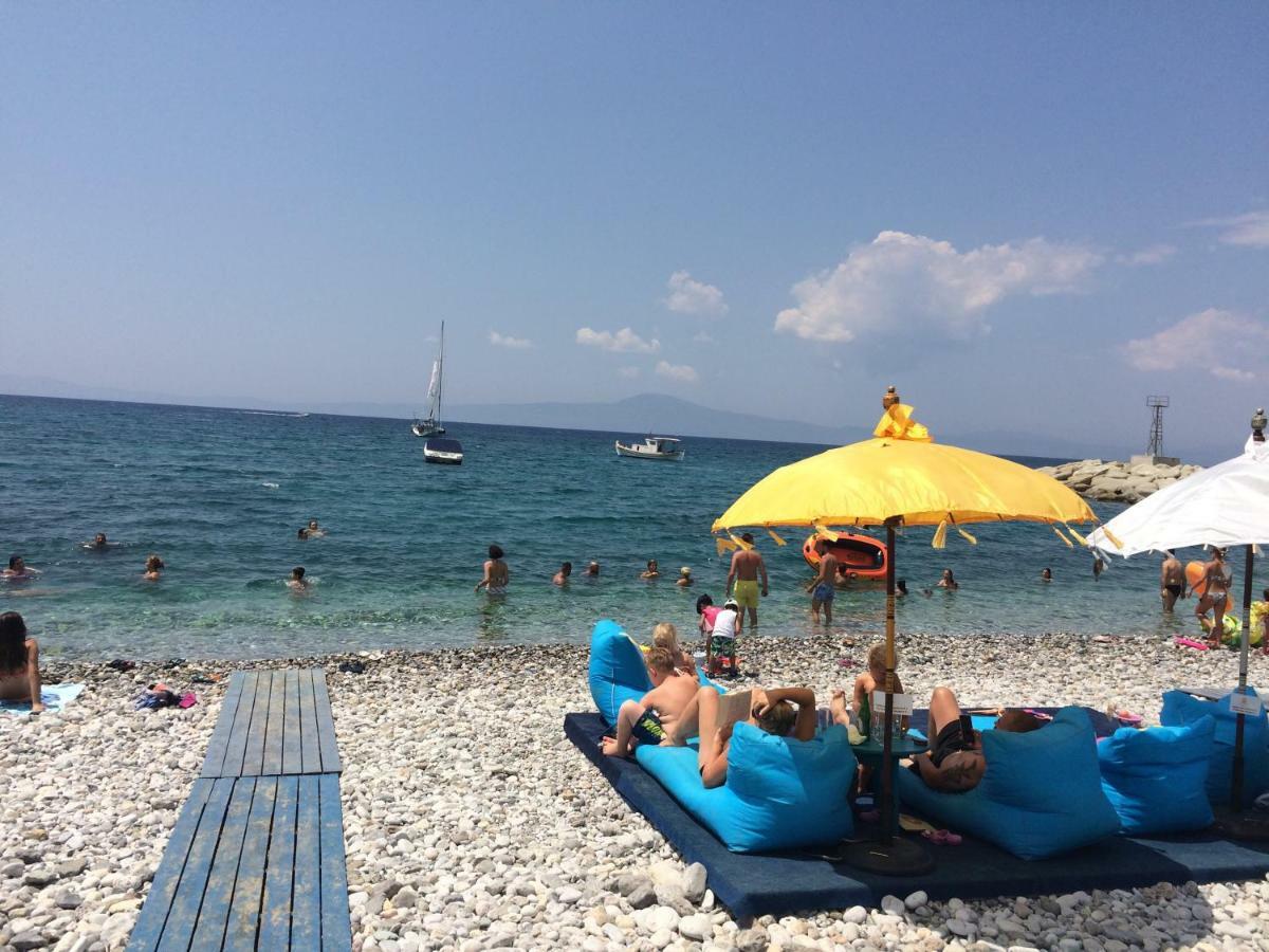 Апартаменти Agali 1 Mesonet In Front Of The Sea Akrogiali Екстер'єр фото